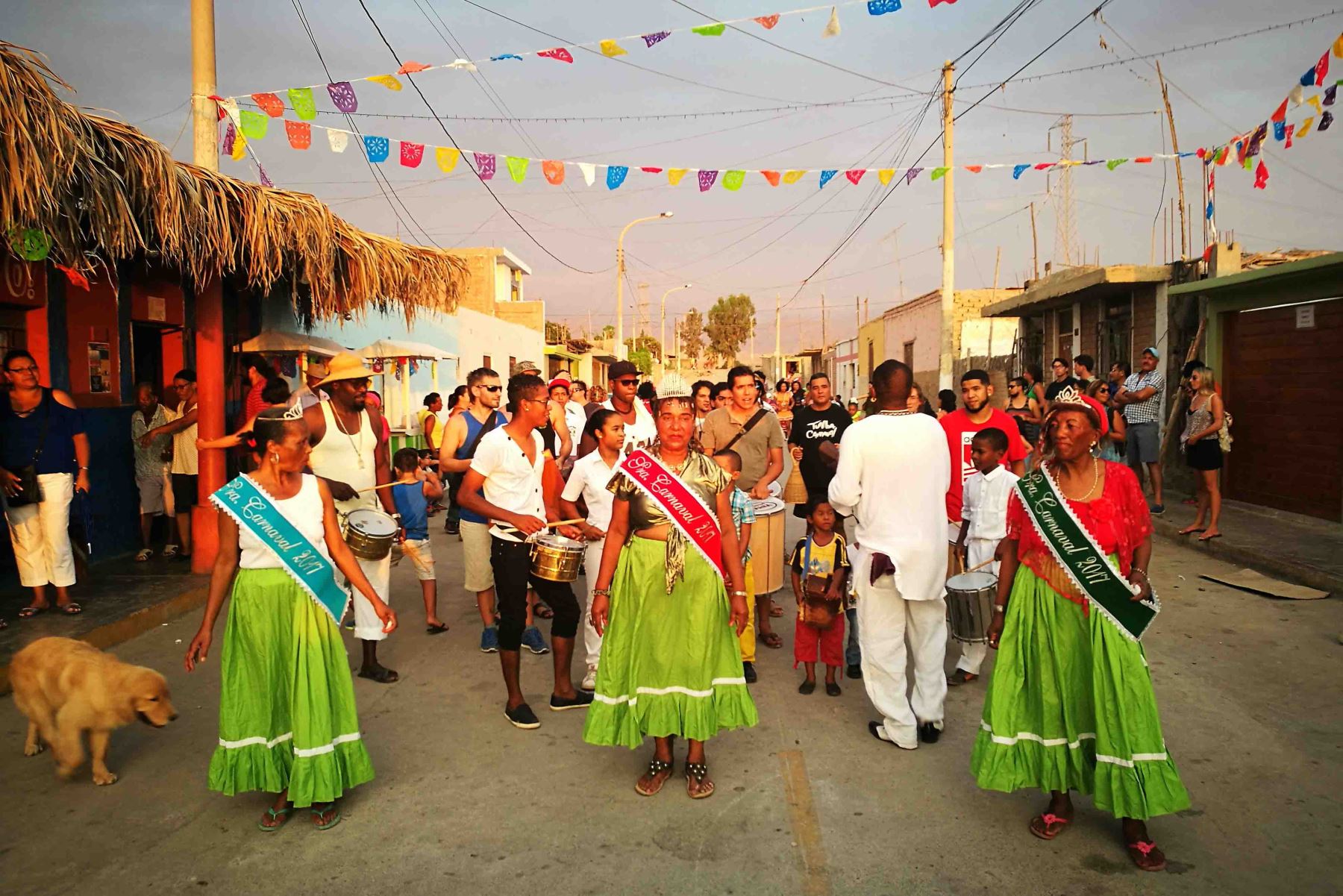 La celebración de los carnavales que se apodera de todo el Perú tiene en el centenario distrito de El Carmen, en la provincia iqueña de Chincha, al mayor representante del arte afroperuano que se ofrecerá a los visitantes nacionales y extranjeros en el “Carnaval Negro 2018”.