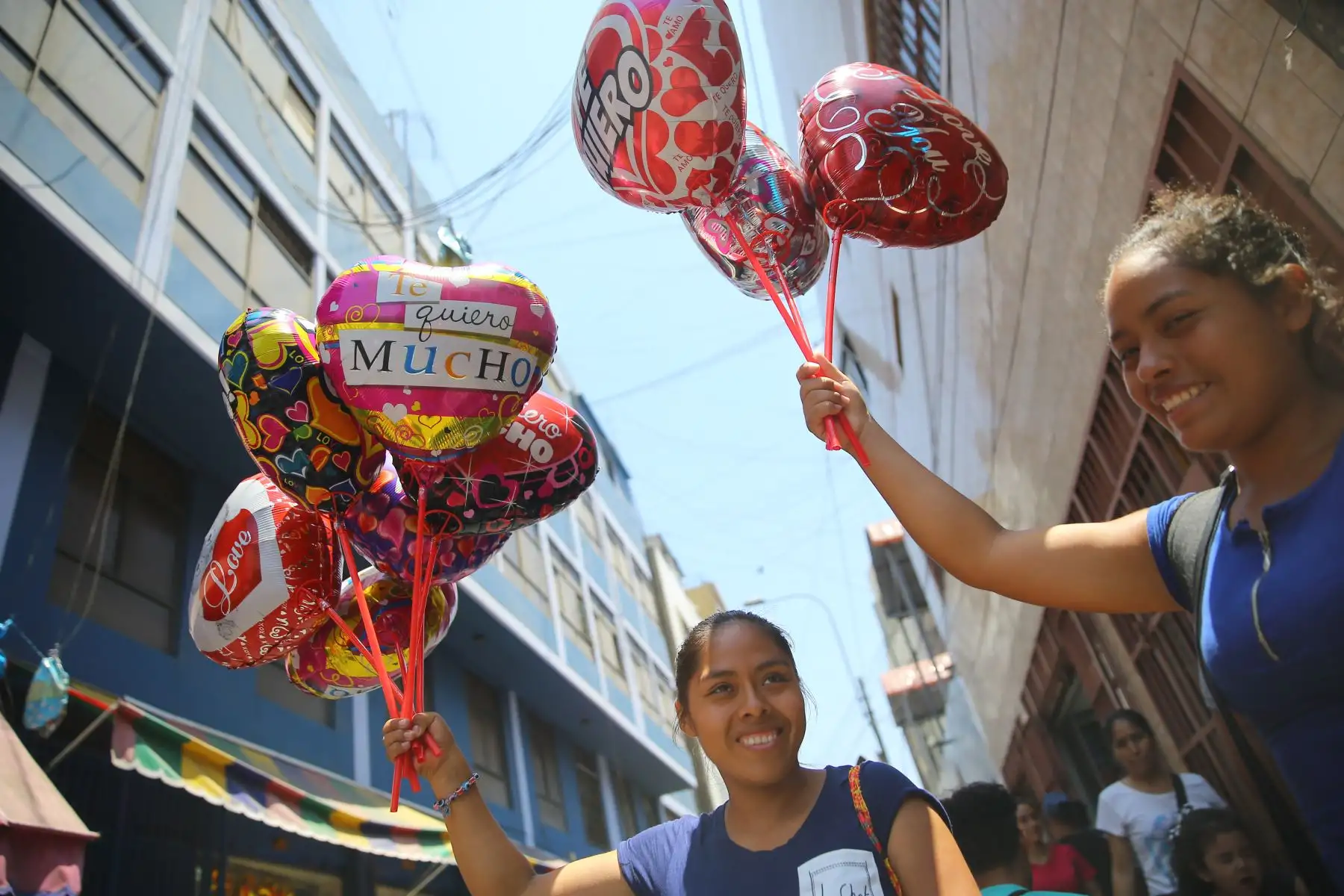 LIMA,PERÚ.FEBRERO 09. Venta de regalos por el día de San Valentín.Foto:Andina/Luis Iparraguirre