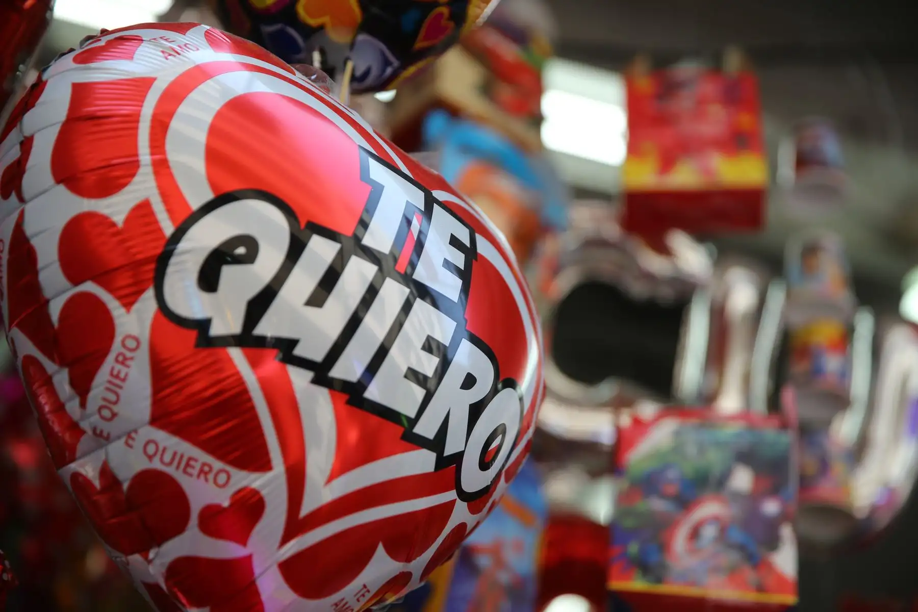 LIMA,PERÚ.FEBRERO 09. Venta de regalos por el día de San Valentín.Foto:Andina/Luis Iparraguirre