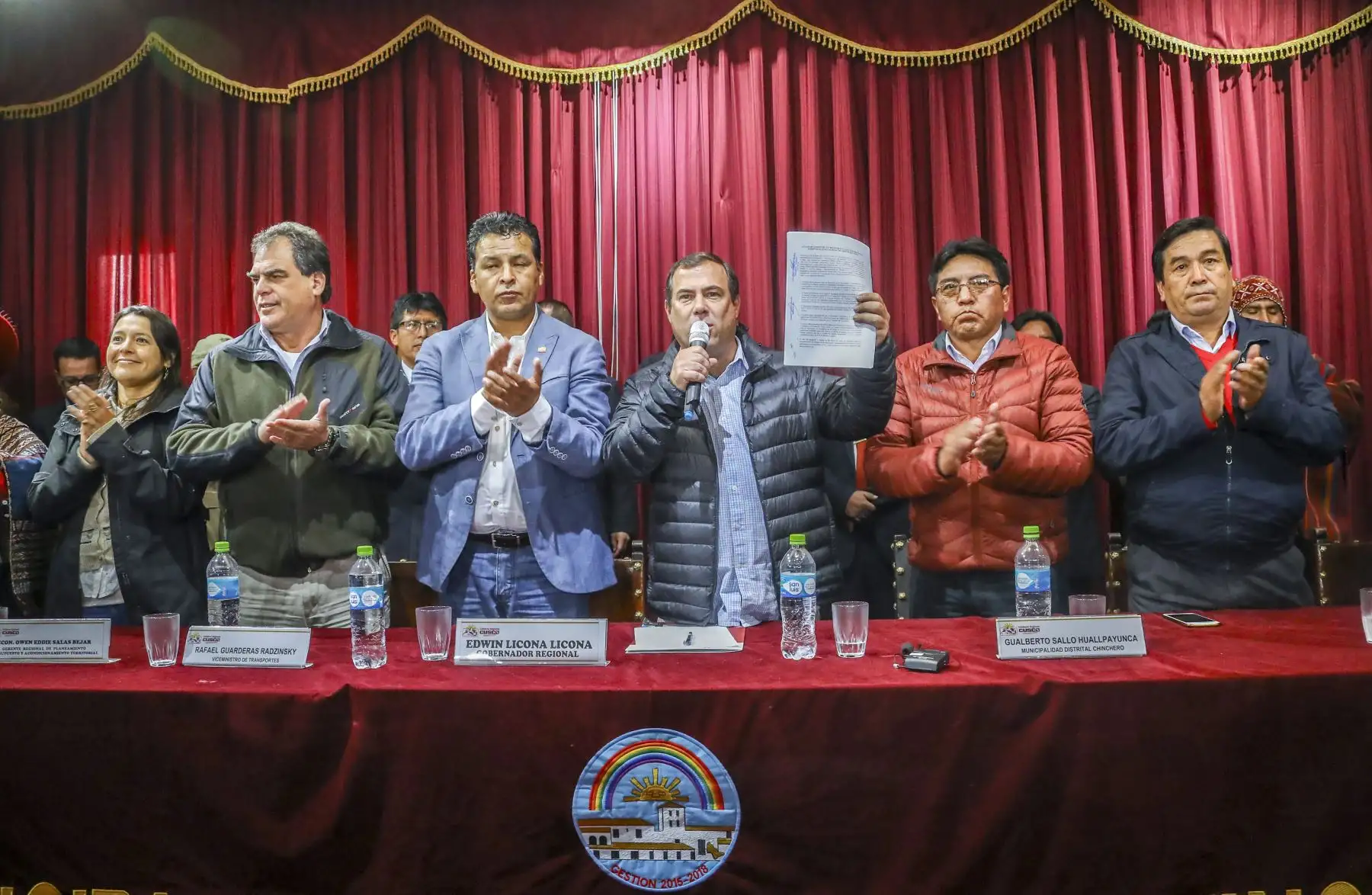 Firma del acta de reversión de tierras por parte de la empresa Kuntur Wasi en favor del ministerio de Transportes donde se construirá el nuevo Aeropuerto Internacional de Chinchero, en el Cusco. Foto: ANDINA/ MTC