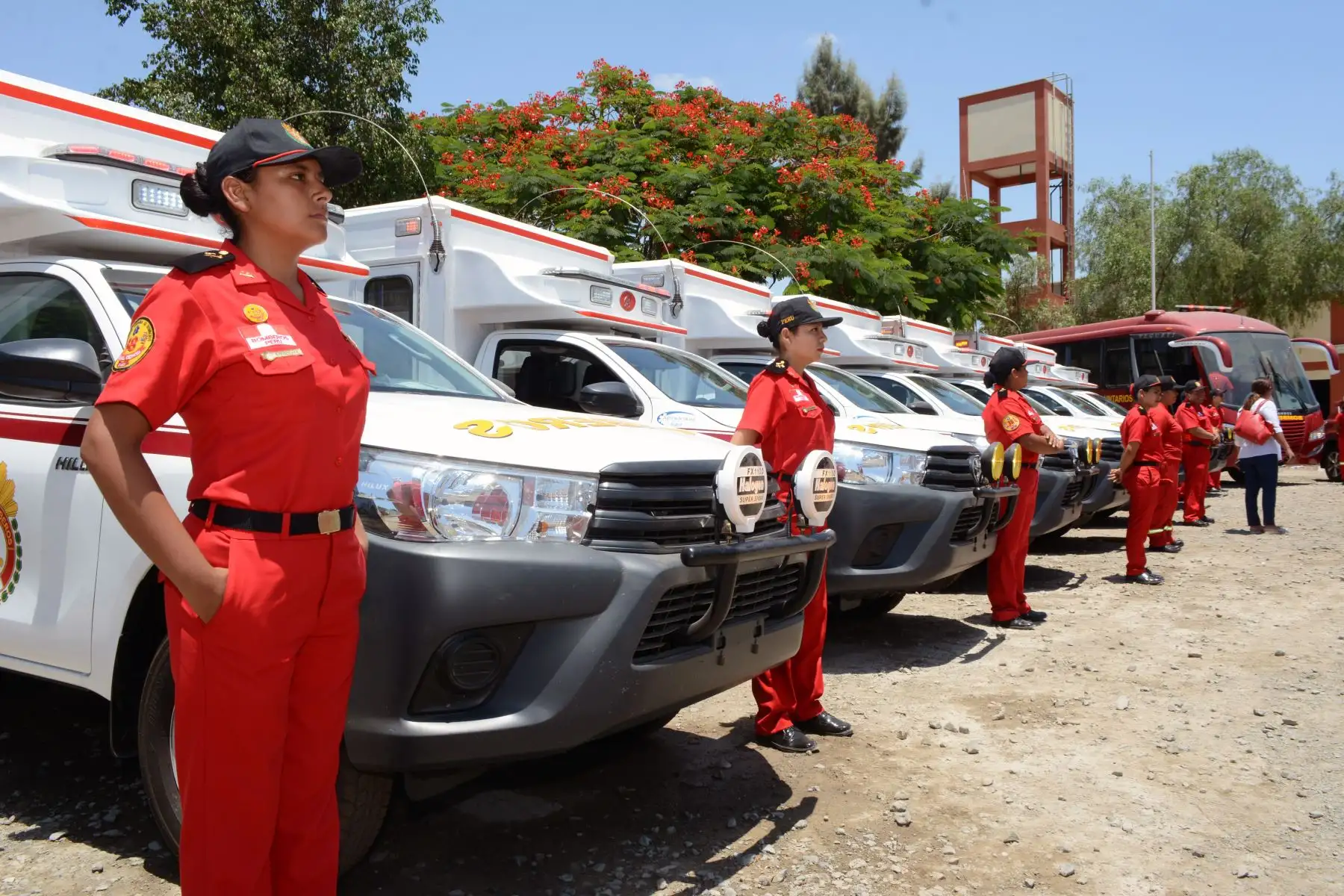 Los bomberos de Ica reciben 19 vehículos donados por Gobierno Regional. Foto: Cortesía: Genry Emerson Bautista
