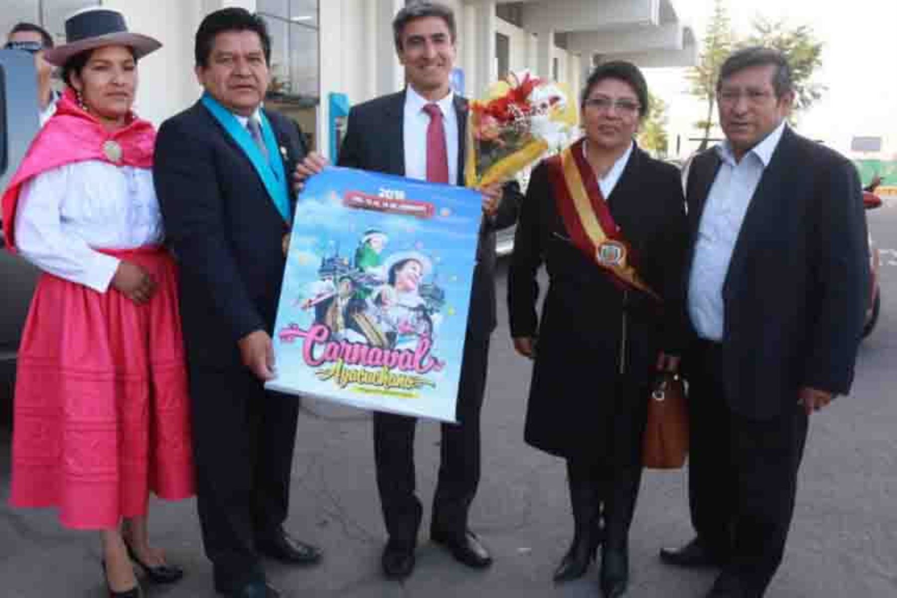 El ministro de Cultura, Alejandro Neyra, llegó a la región Ayacucho para la inauguración de los Carnavales 2018 de esa región y adelantó que su portafolio busca reconocer a las Tablas de Sarhua como Patrimonio Cultural de la Nación.
