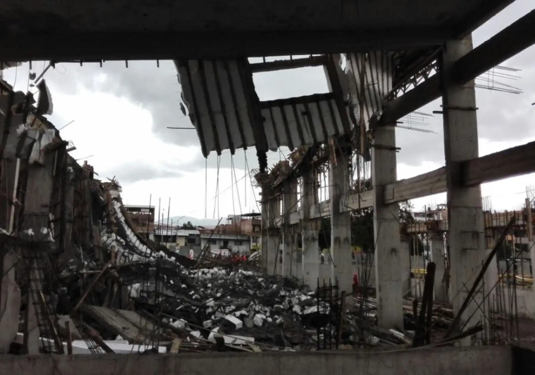El Plan Copesco Nacional se solidarizó con los 10 trabajadores heridos por el desplome de un techo en el Complejo Turístico Baños del Inca y anunció que un equipo técnico se trasladó a la ciudad de Cajamarca para investigar este hecho y brindar todo el apoyo necesario a los afectados. Foto: Sunafil Perú