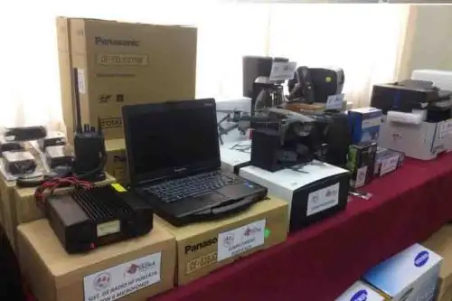 El Centro de Operaciones de Emergencia Regional (COER) del departamento de Tacna recibió una donación de equipos de comunicaciones para reforzar el sistema de información y monitoreo de las emergencias en la región.