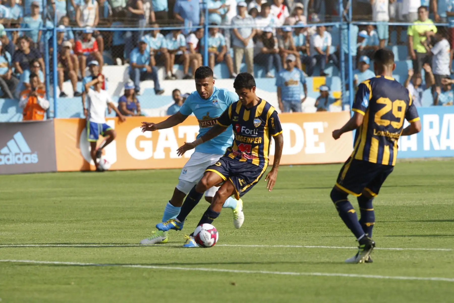 LIMA- PERÚ- FEBRERO 11. Sporting Cristal goleó 4-1 a Sport Rosario por el Torneo de Verano. Foto: ANDINA/Eddy Ramos.
