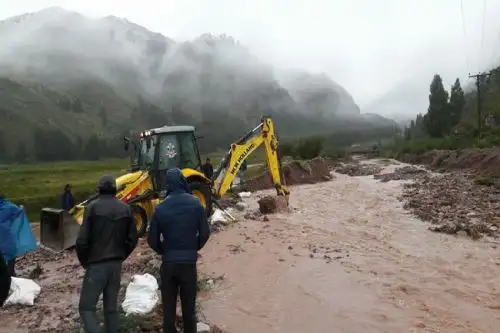 También hay una institución educativa afectada por el desborde del río  del citado río Ccanccahua.