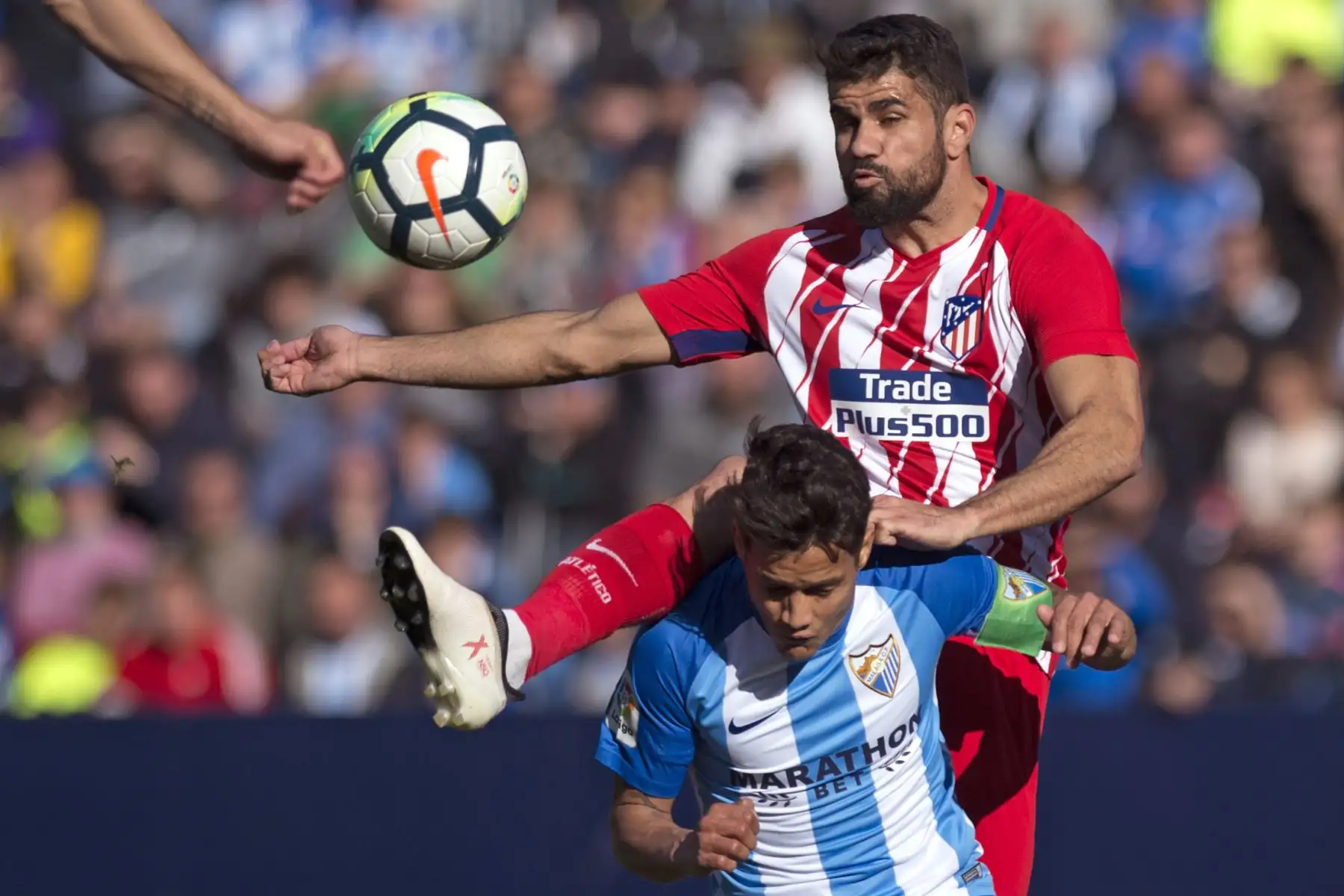 El tercero más caro fue el de Diego Costa, del Chelsea al Atlético de Madrid por 66 millones (US$ 81 millones).