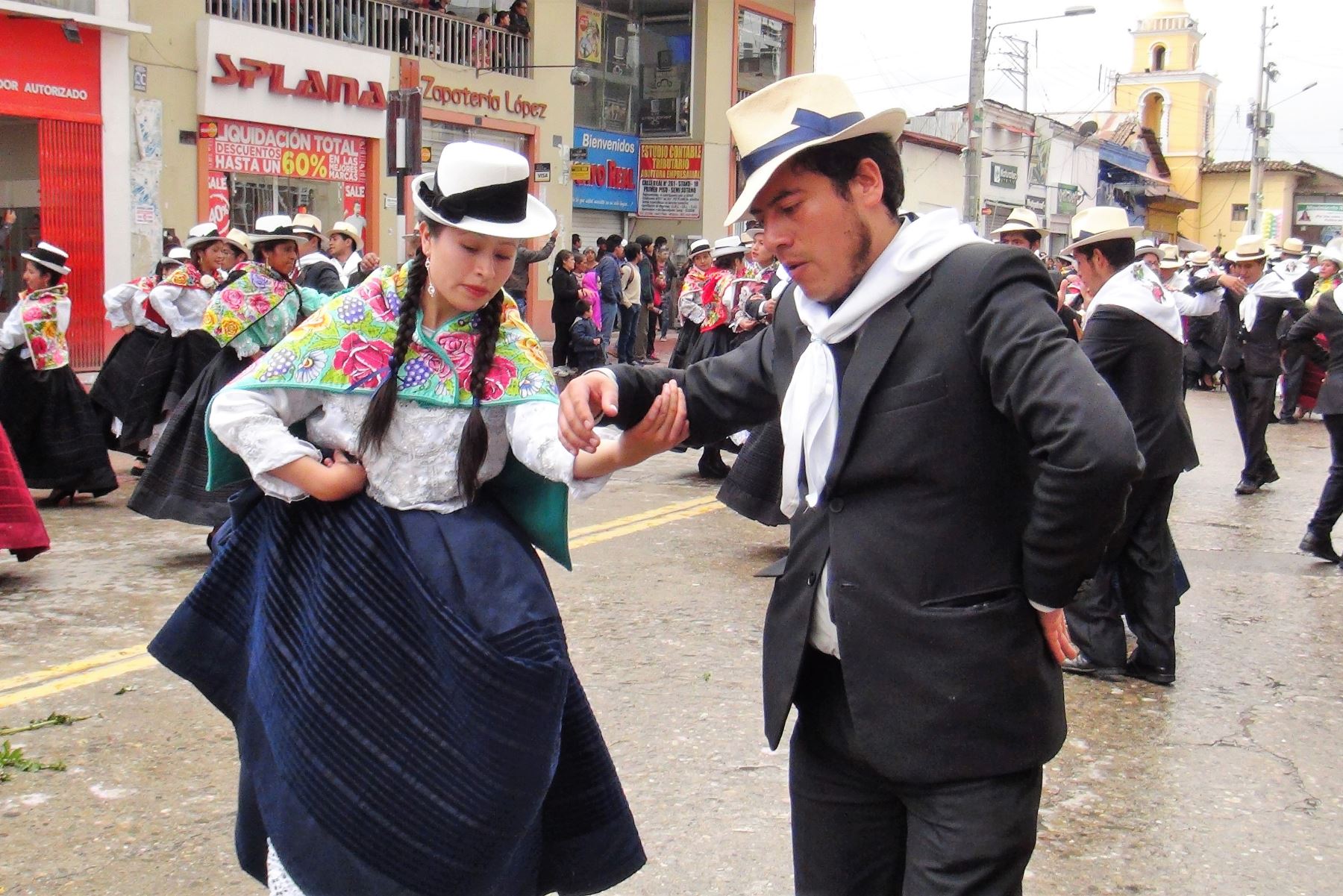 Con desfile de danzas típicas Huancayo inicia festejos por el carnaval.Foto:  ANDINA/Pedro Tinoco .