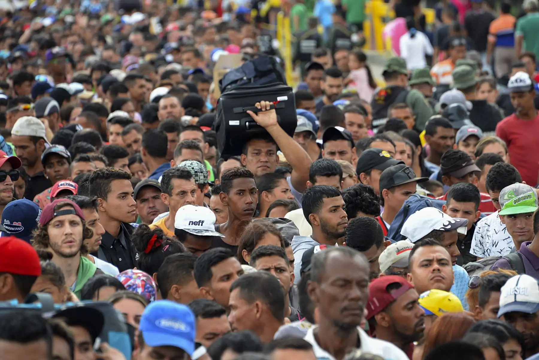 Venezolanos esperan ingresar a Colombia por el puente internacional Simón Bolívar. Foto: AFP