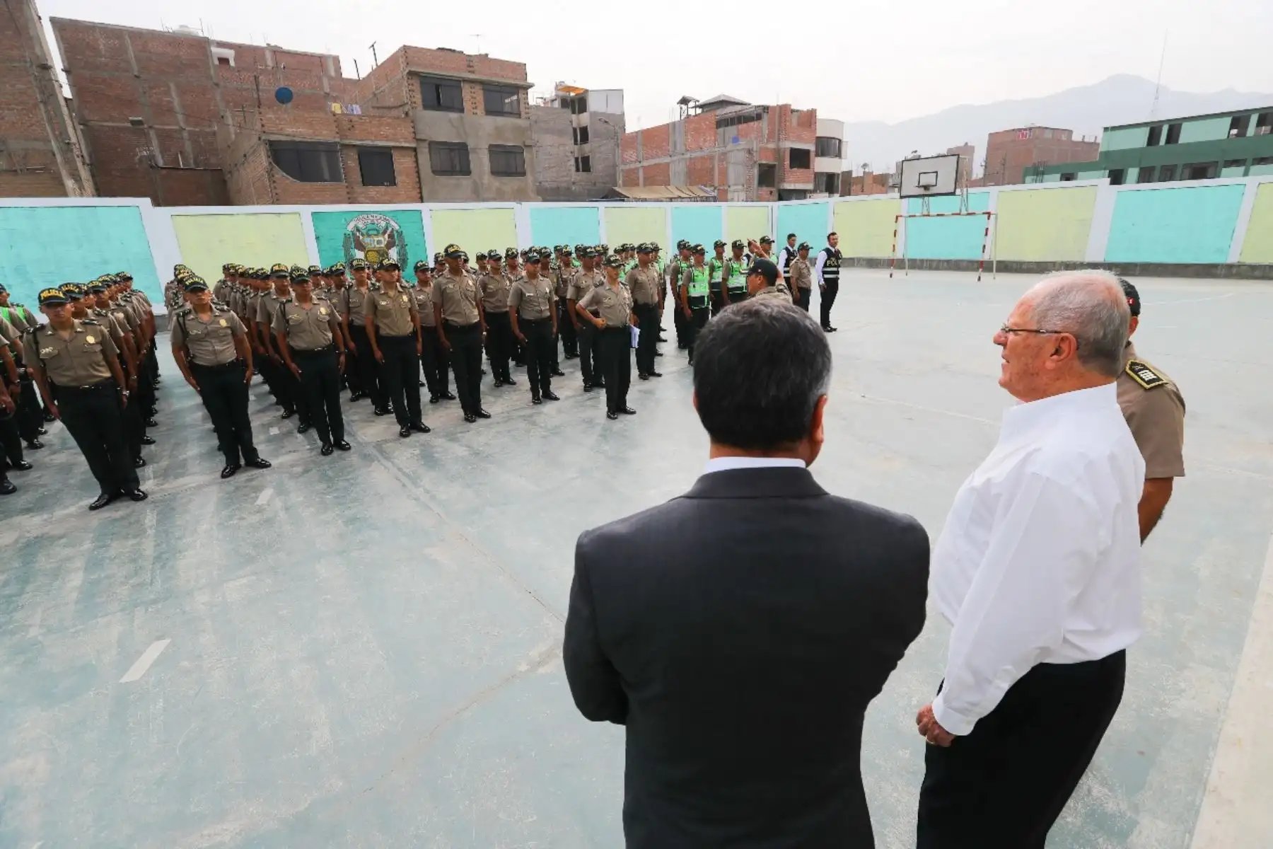 El presidente de la República, Pedro Pablo Kuczynski, supervisó la Comisaría de Canto Rey, en San Juan de Lurigancho, tras el reciente relevo del personal policial. Foto: ANDINA/ Prensa Presidencia