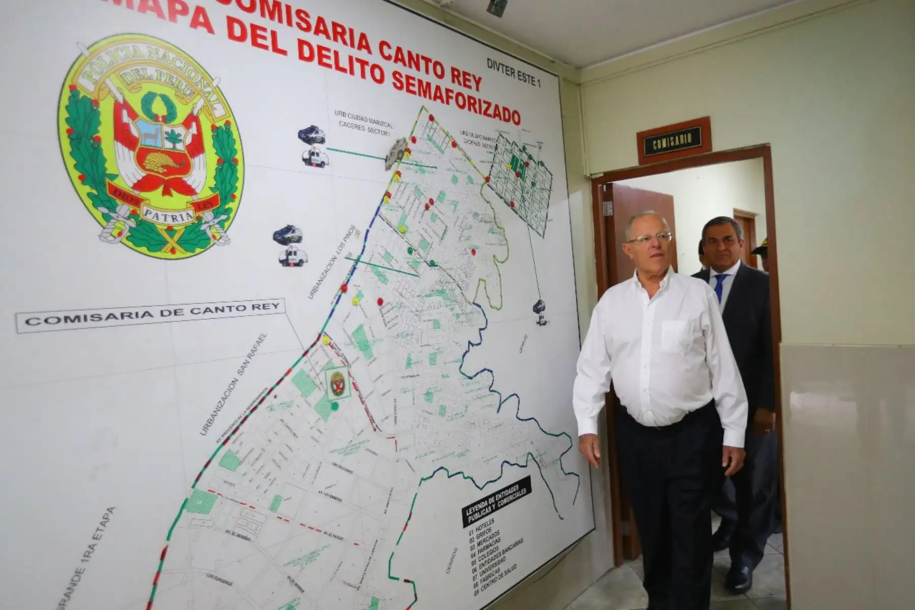 El presidente de la República, Pedro Pablo Kuczynski, supervisó la Comisaría de Canto Rey, en San Juan de Lurigancho, tras el reciente relevo del personal policial. Foto: ANDINA/ Prensa Presidencia