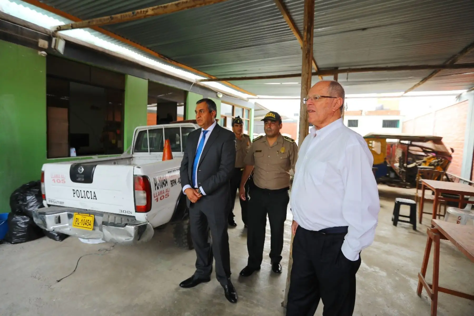 El presidente de la República, Pedro Pablo Kuczynski, supervisó la Comisaría de Canto Rey, en San Juan de Lurigancho, tras el reciente relevo del personal policial. La inspección la realizó acompañado del ministro del Interior, Vicente Romero. Foto: ANDINA/ Prensa Presidencia
