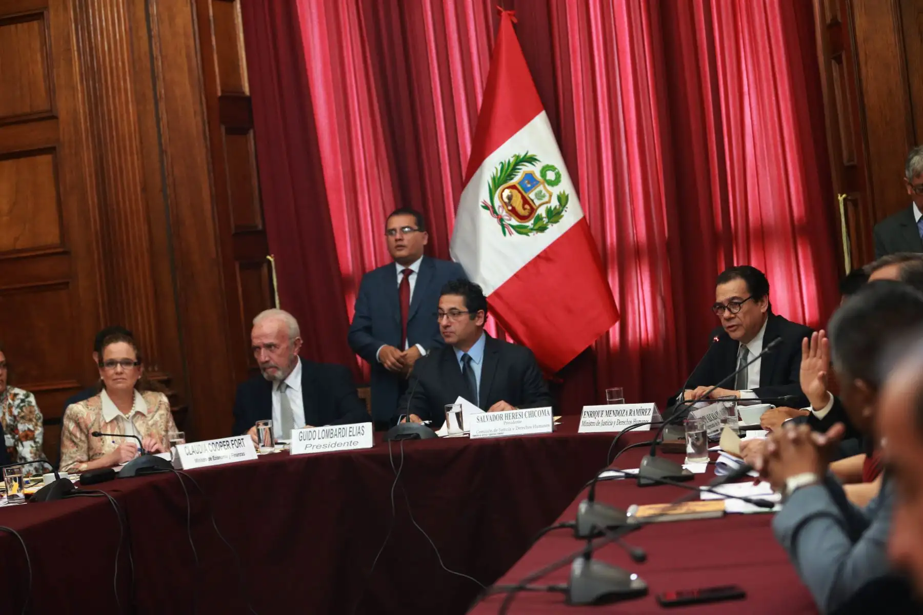 LIMA-PERÚ-FEBRERO-12. Ministro de Justicia Enrique Mendoza en la comisión de economía del congreso de la República. Foto: ANDINA/Norman Córdova