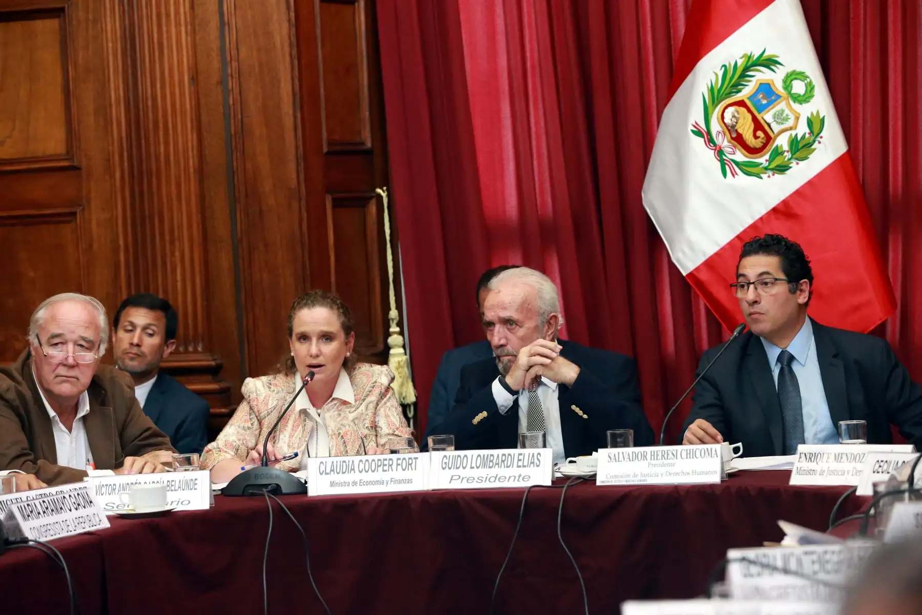 LIMA-PERÚ-FEBRERO-12. Ministra de Economía Claudia Cooper, en la comisión de Economía del Congreso de la República .Foto: ANDINA/Norman Córdova