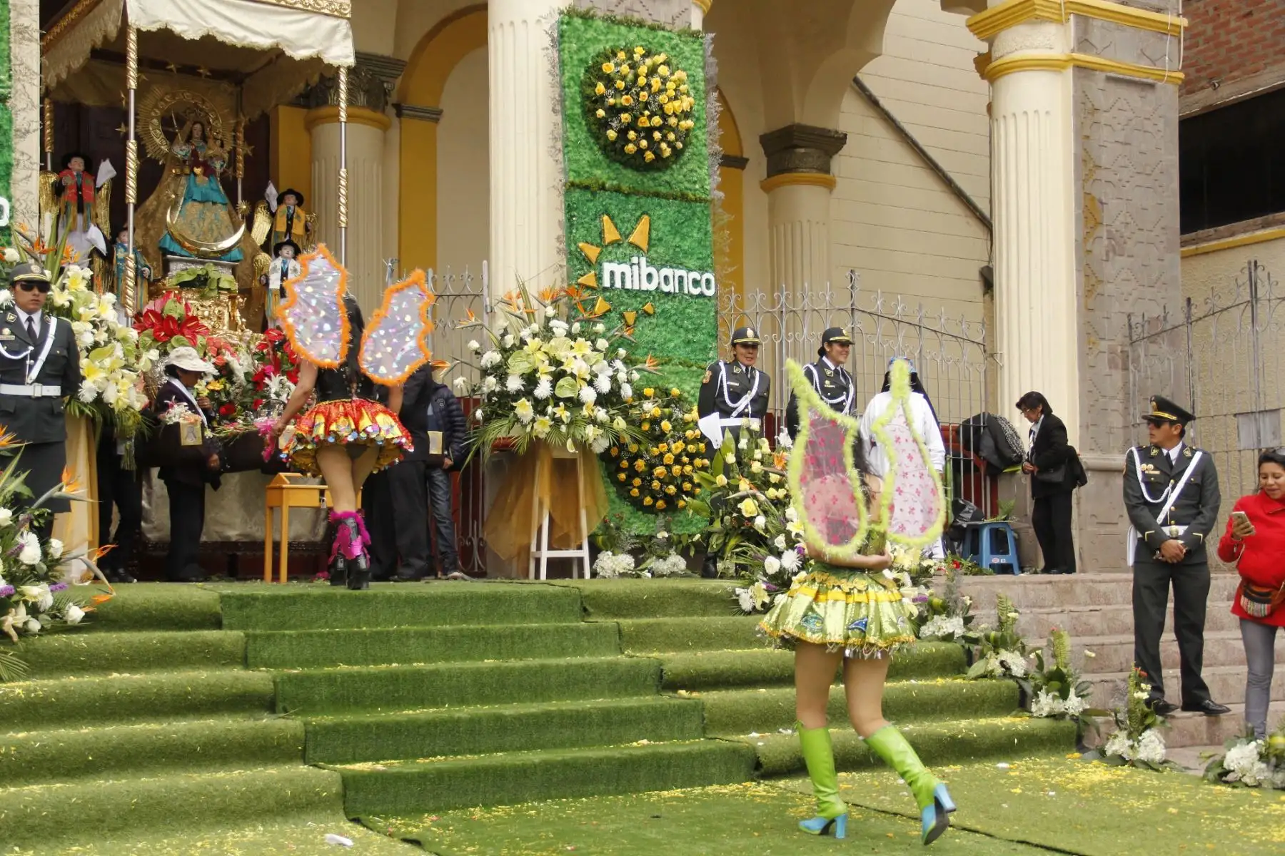 Danzantes peregrinan con fe y devoción a la Virgen de la Candelaria en Puno. ANDINA