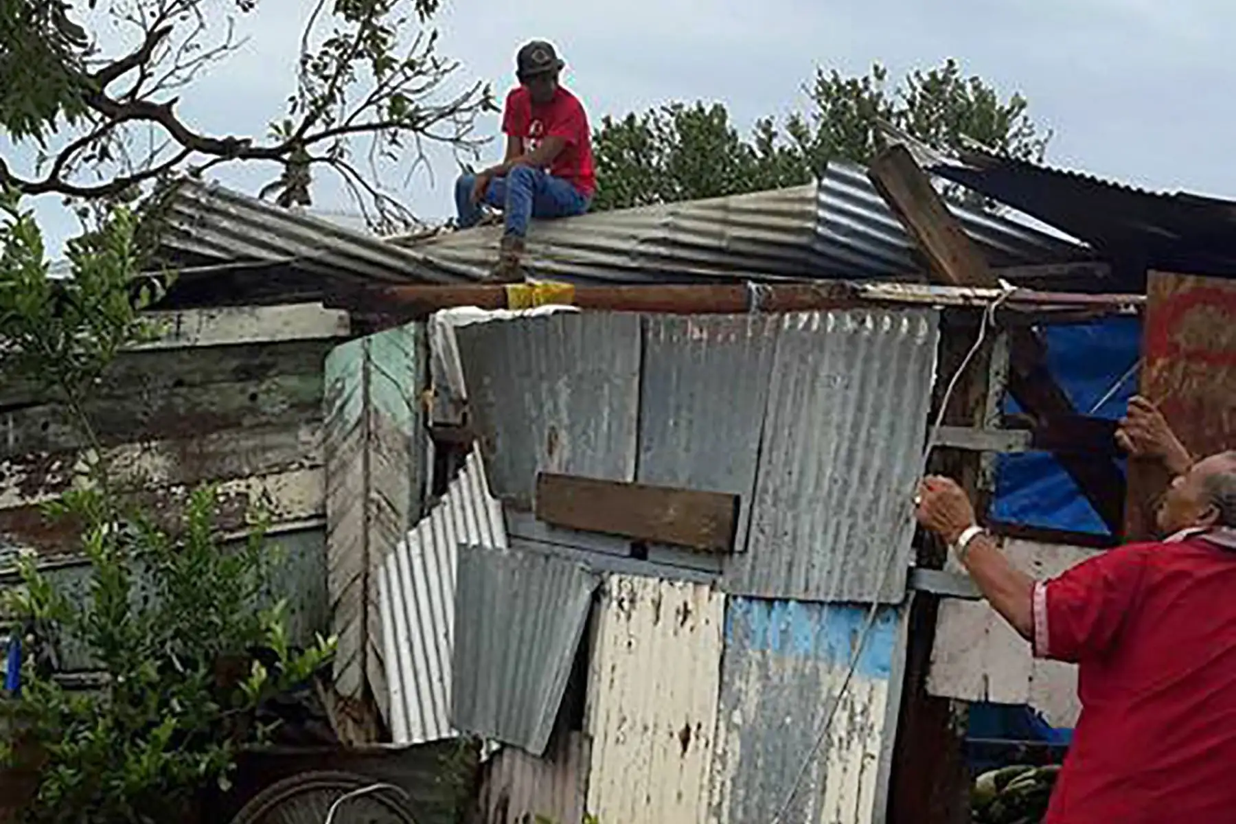 El ciclón Gita dejo inundaciones y daños en Nuku
