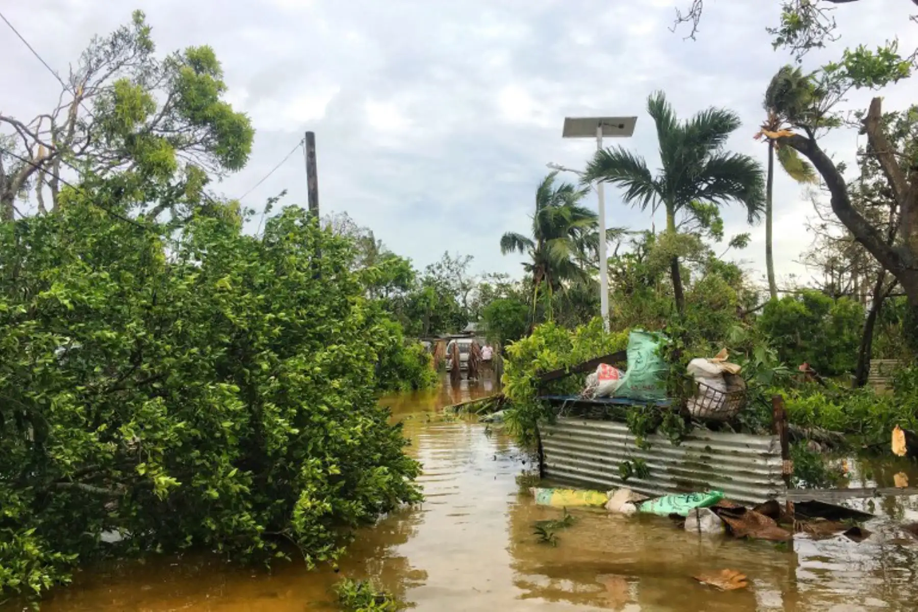 El ciclón Gita dejo inundaciones y daños en Nuku
