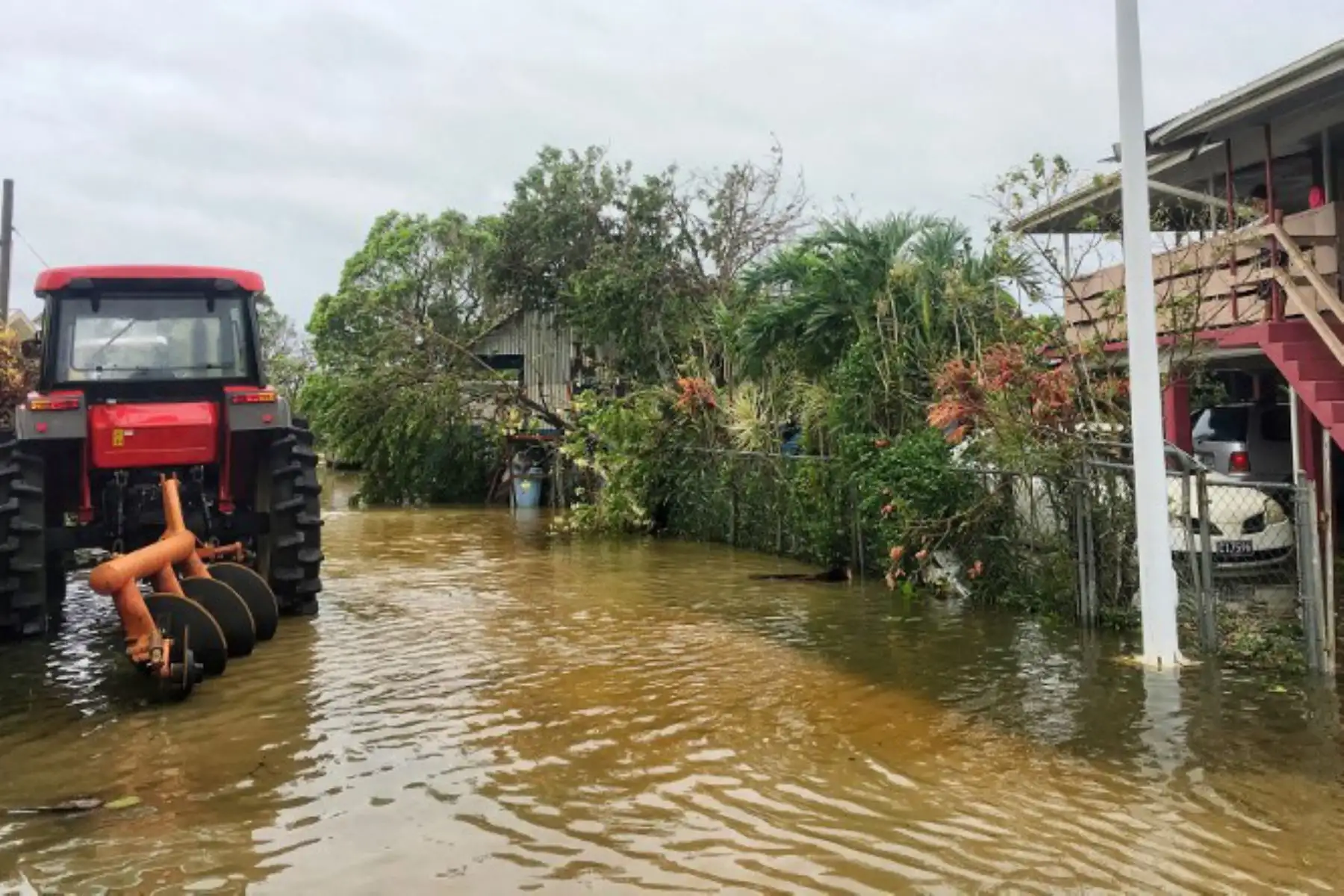 El ciclón Gita dejo inundaciones y daños en Nuku