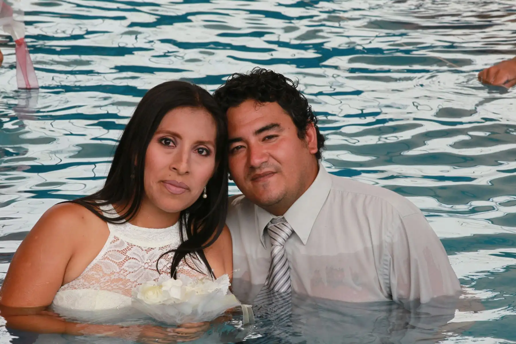 LIMA-PERÚ-FEBRERO-13. Matrimonio Masivo en el Agua. 72 parejas se dieron el sí en una piscina frente al alcalde de Ventanilla Omar Marcos. Foto: ANDINA/Dante Zegarra.