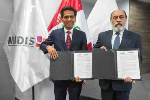 El Ministerio de Desarrollo e Inclusión Social (Midis) y el Registro Nacional de Identificación y Estado Civil (Reniec) se comprometieron a masificar el acceso al DNI electrónico para los usuarios de los programas sociales, lo que contribuirá a una mejor identificación y evitar casos de suplantación y cobros indebidos.