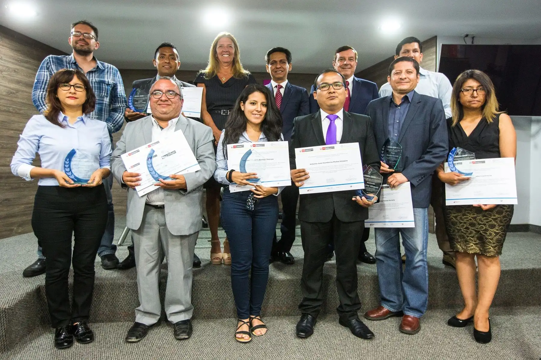 Periodistas fueron premiados por sus trabajos. Foto: Difusión