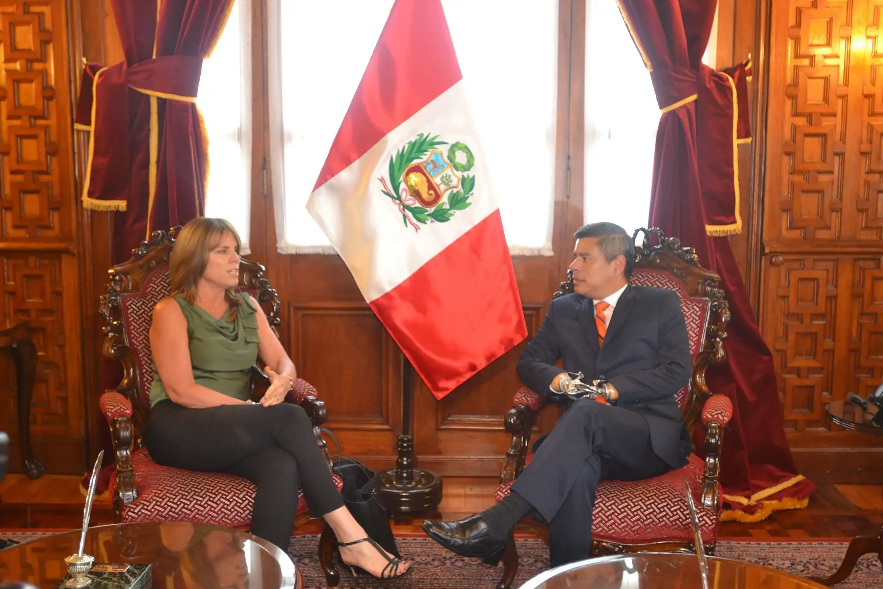Reunión entre canciller Cayetana Aljovín, y presidente del Congreso, Luis Galarreta.