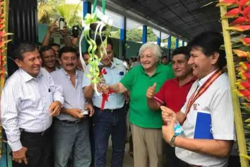 Alrededor de 1,000 familias agricultoras que antes se dedicaban al cultivo de hoja de coca y que ahora producen cacao y café de la provincia Tocache, región San Martín, se beneficiarán con el nuevo centro de acopio de café y cacao, inaugurada por la presidenta ejecutiva de la Comisión Nacional para el Desarrollo y Vida sin Drogas (Devida), Carmen Masías Claux.