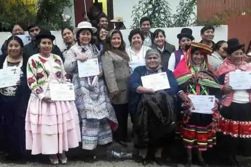 Luego de superar un arduo proceso de evaluación donde se destacó su experiencia, técnica y nivel de producción, el Ministerio de Comercio Exterior y Turismo (Mincetur) reconoció a 81 artesanos procedentes de Cusco, Puno, Arequipa, Moquegua y Tacna como expertos en diseño textil.