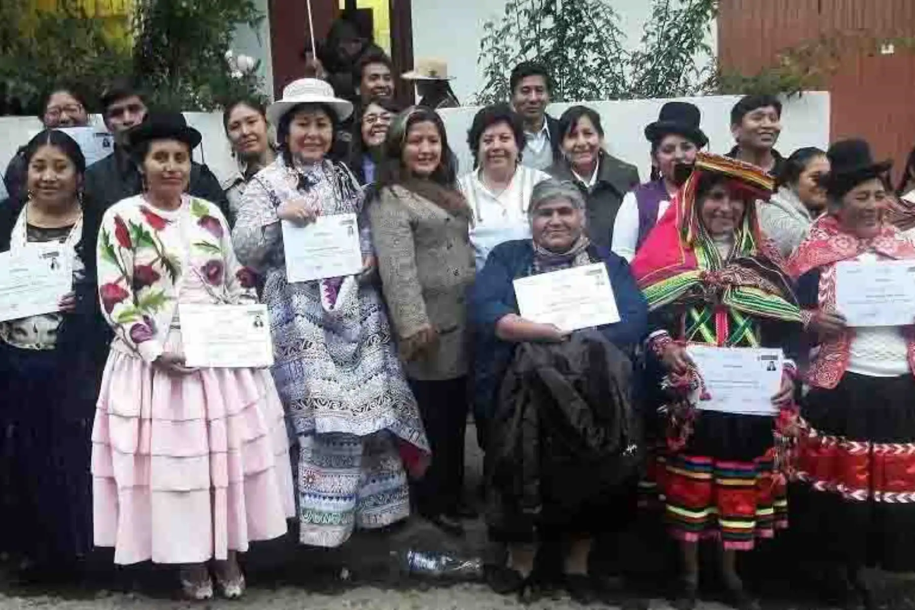 Luego de superar un arduo proceso de evaluación donde se destacó su experiencia, técnica y nivel de producción, el Ministerio de Comercio Exterior y Turismo (Mincetur) reconoció a 81 artesanos procedentes de Cusco, Puno, Arequipa, Moquegua y Tacna como expertos en diseño textil.