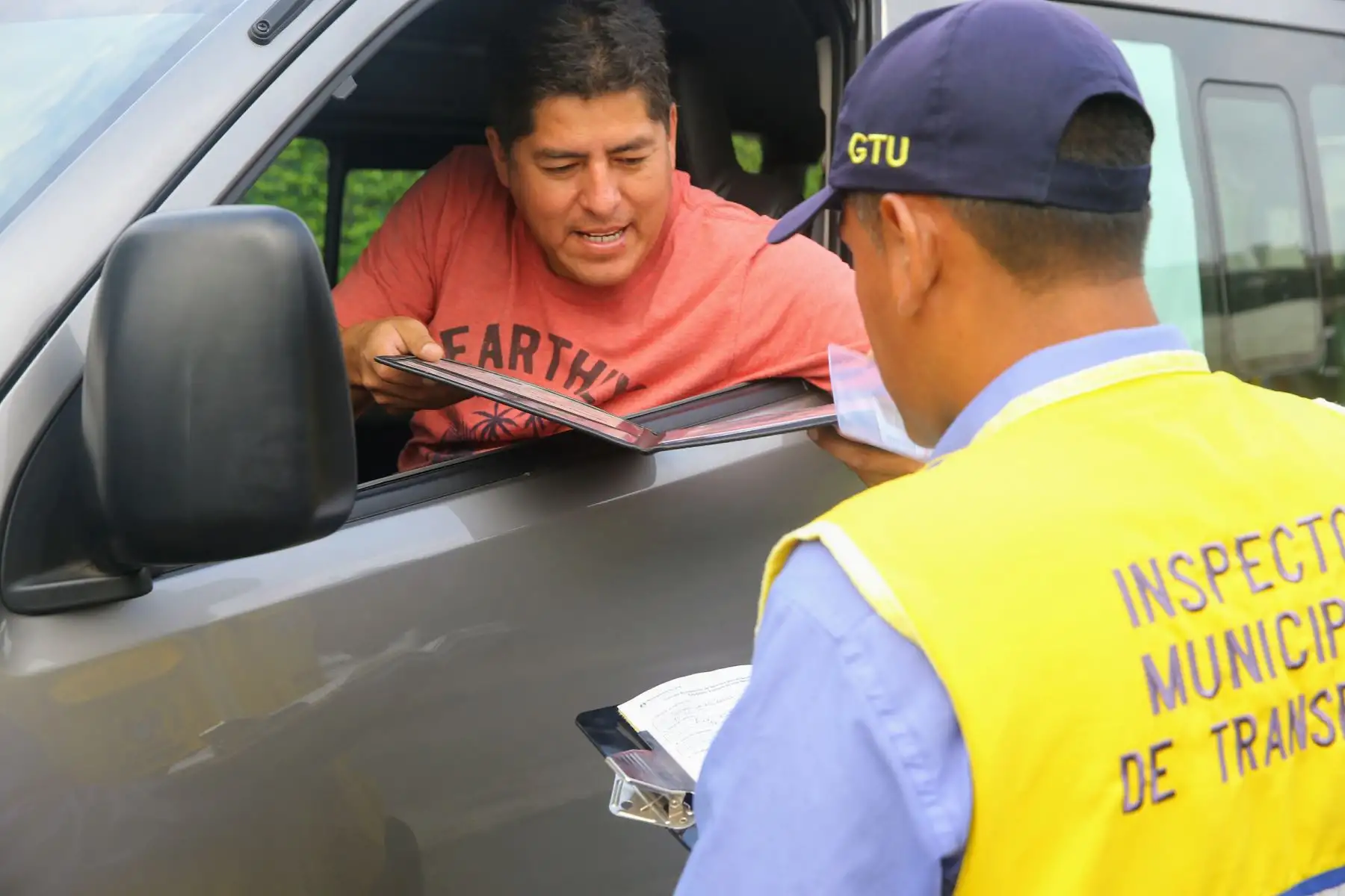 LIMA,PERÚ.FEBRERO 15. Los conductores de las movilidades escolares deben contar con todos los papeles en regla. Foto:Andina/Luis Iparraguirre