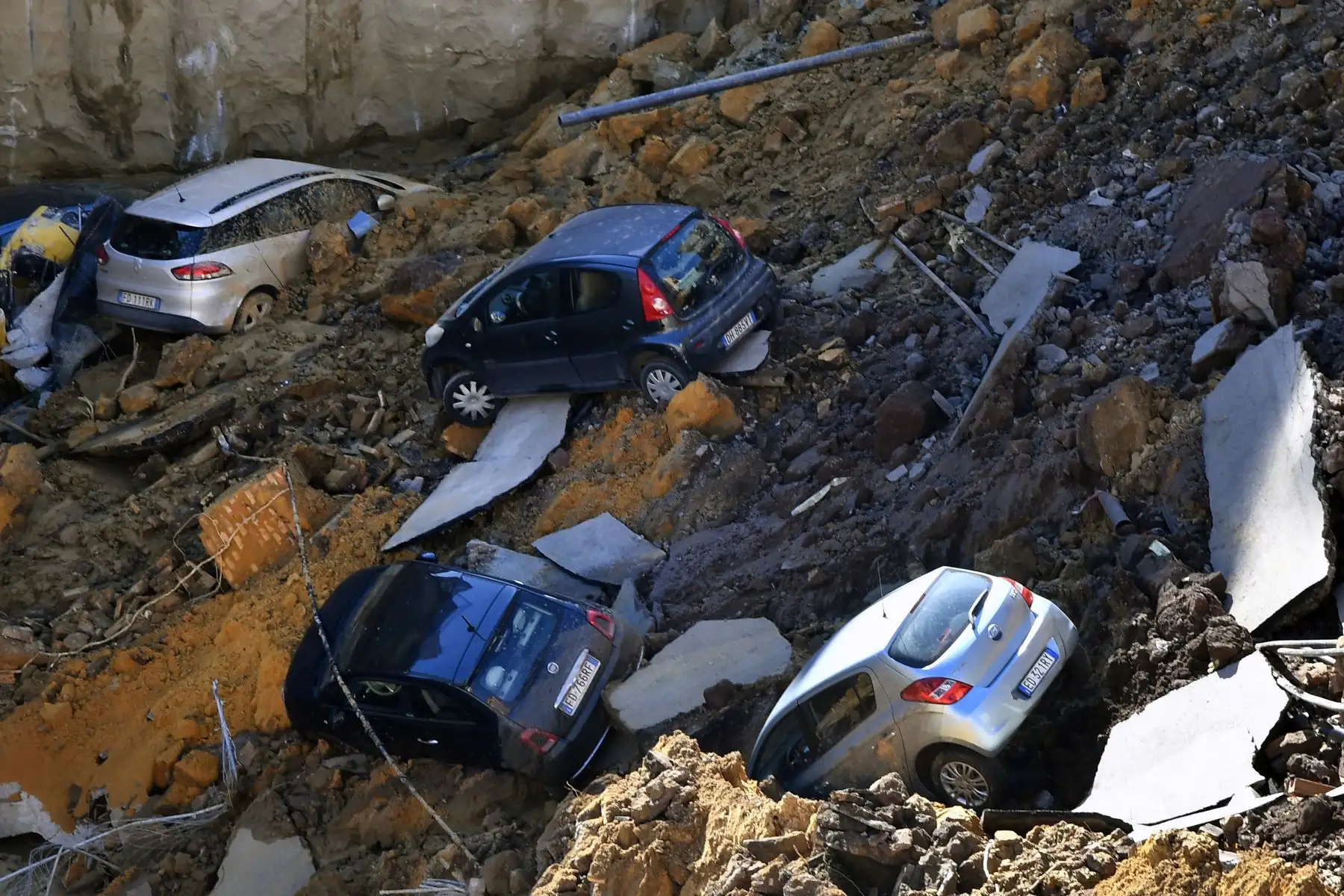 No se reportaron víctimas del enorme canal de desagüe, en Roma. Foto: AFP.