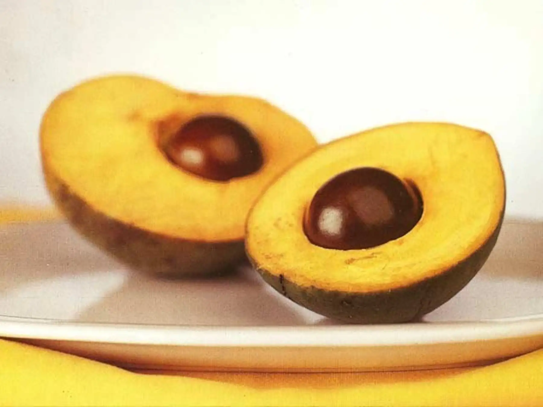La lúcuma es uno de los superalimentos peruanos que concita creciente interés en el mundo. Sus grandes propiedades nutricionales y versatilidad de consumo, sobre todo en la gastronomía, convierten a este fruto en una auténtica joya de exportación. ANDINA
