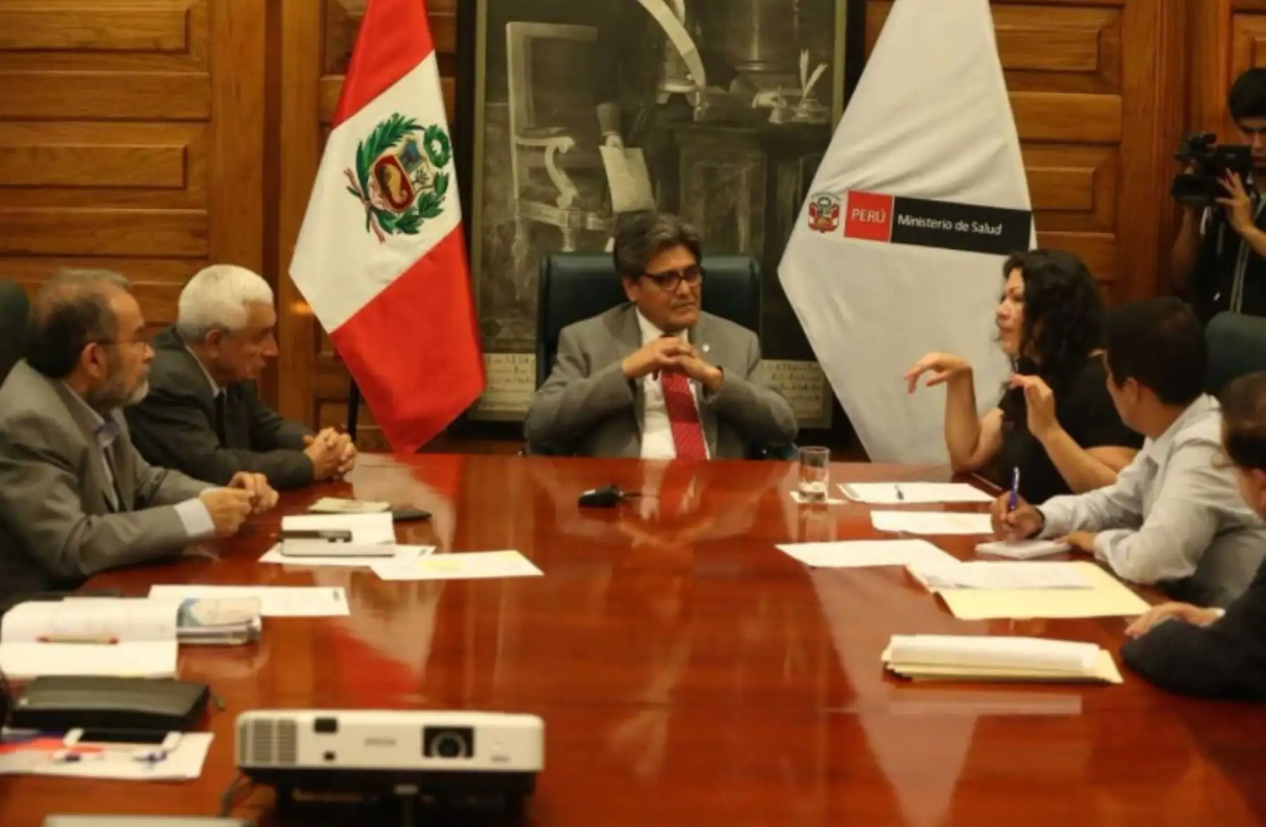 El ministro de Salud, Abel Salinas, se reunió con la congresista ancashina Yesenia Ponce, y anunció que en esa región se construirán muy pronto los hospitales de Pomabamba, Yungay y Caraz, a cargo del Programa Nacional de Inversiones en Salud (Pronis).