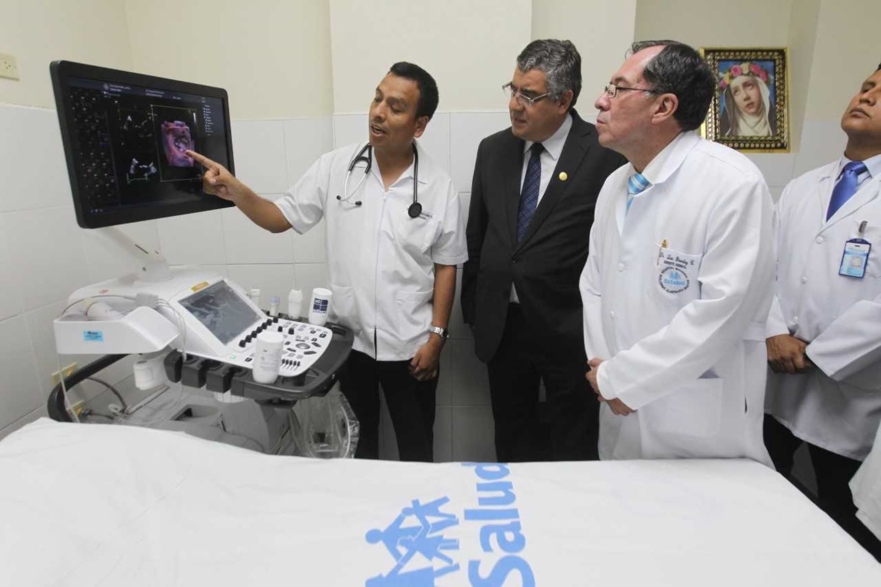 Asegurados de Essalud ya pueden usar modernos equipos para detectar males cardiacos. Hospital Guillermo Almenara.