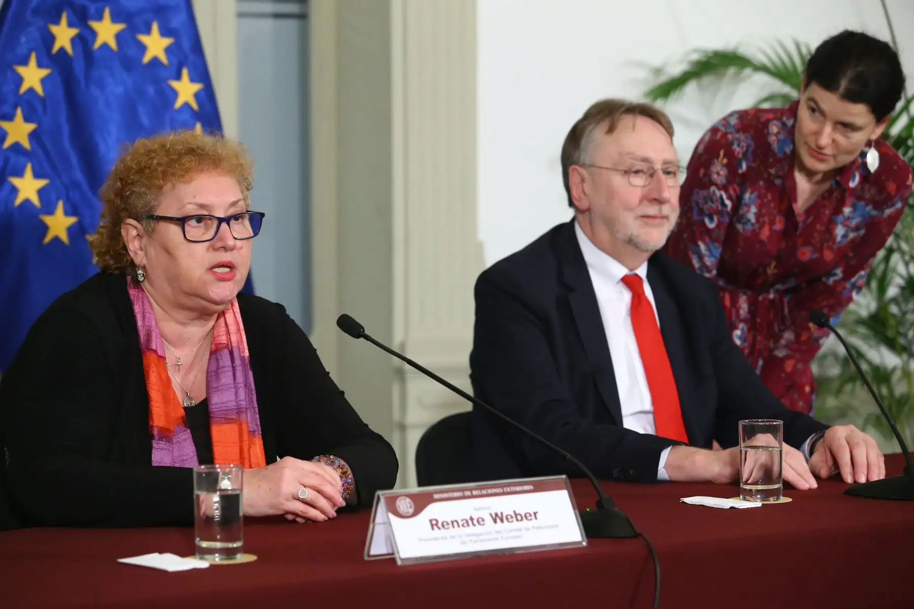 LIMA PERÚ - FEBRERO 15. Los parlamentarios de la Unión Europea, Renate Weber y Bernd Lange en conferencia de prensa para informar sobre el balance del Acuerdo Comercial con nuestro país tras 5 años de su implementación. Foto: ANDINA/Melina Mejía