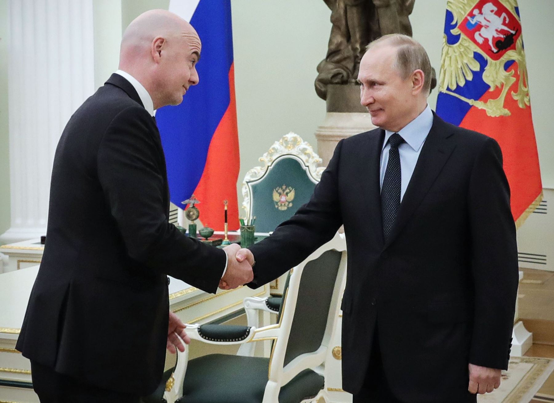 Putin y el presidente de la FIFA. Foto: AFP