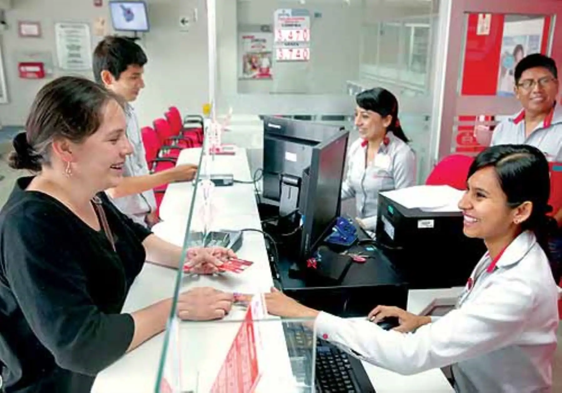 Si no pudiste pagar tu deuda completa y estas endeudado, lo óptimo es que busques otra entidad y solicites una compra de deuda, pues las tasas de interés serán más bajas. Foto: ANDINA/archivo