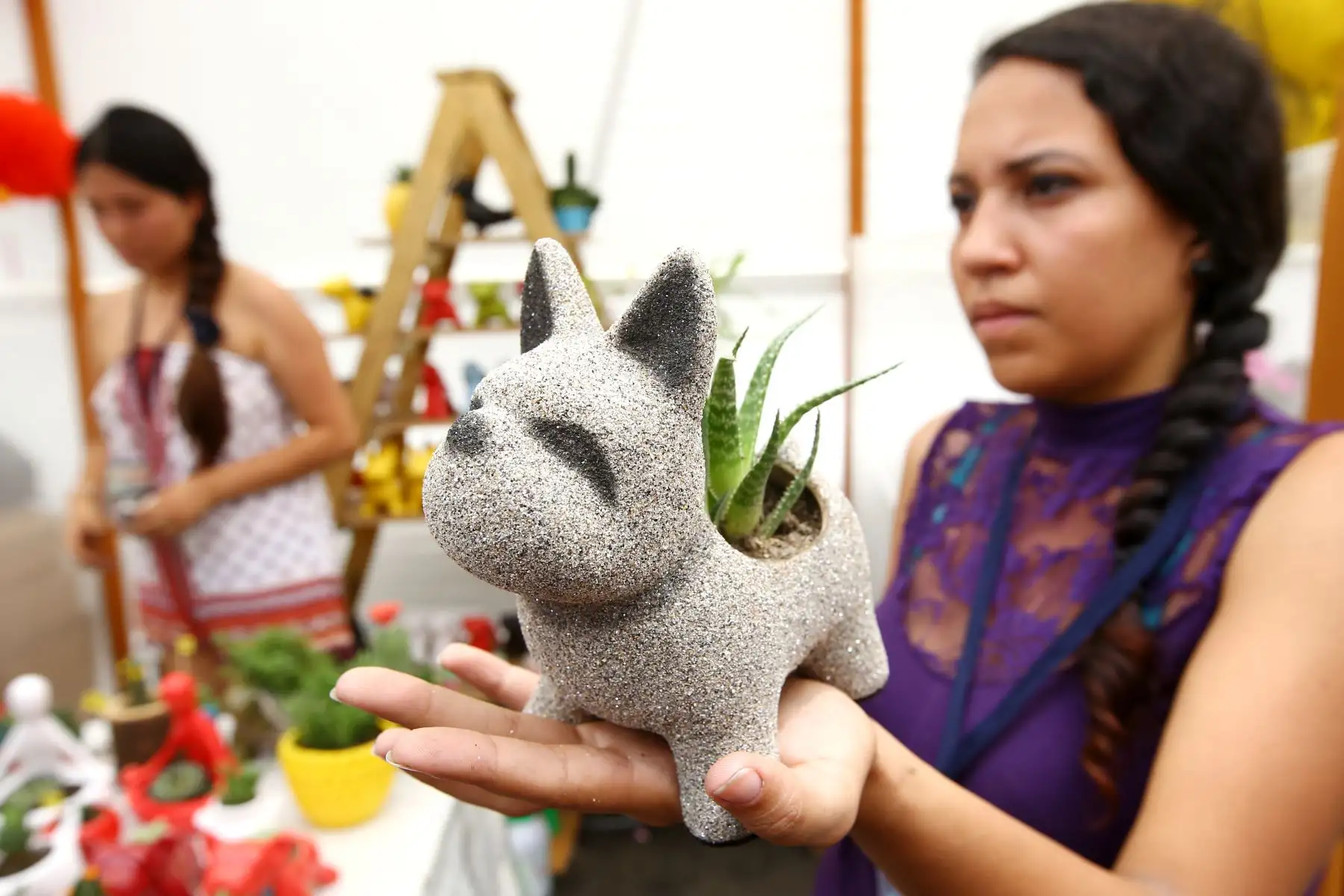 LIMA PERÚ - FEBRERO 16. Venta de souvenirs celebrando el año nuevo chino. Foto: ANDINA/Melina Mejía