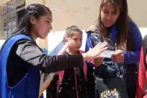 La Defensoría del Pueblo recibió en lo que va del año 50 quejas por parte de padres y madres de familia de la ciudad de Cusco con respecto a la afectación del derecho a la gratuidad de la educación. Por este motivo, se han realizado supervisiones al proceso de matrícula a 18 instituciones educativas de las provincias de Cusco y La Convención.
