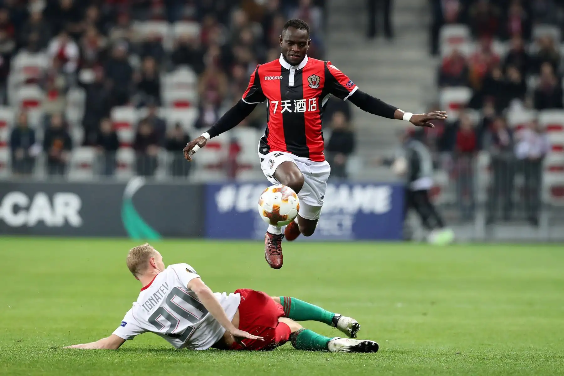 Partido de final de la Liga Europa entre Lokomotiv (3) y Niza de Balotelli (2), disputado en el estadio Allianz Riviera. Foto: EFE.