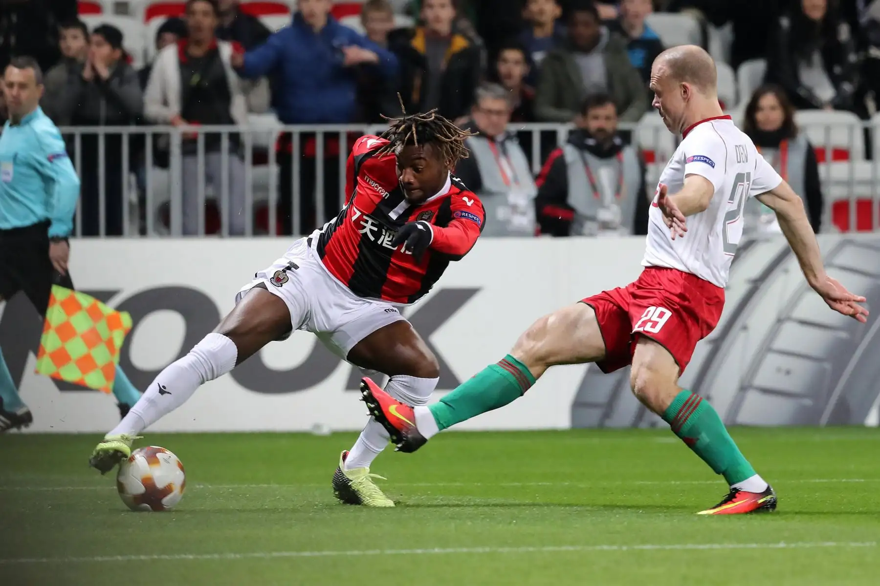 Partido de final de la Liga Europa entre Lokomotiv (3) y Niza de Balotelli (2), disputado en el estadio Allianz Riviera. Foto: Internet Medios.