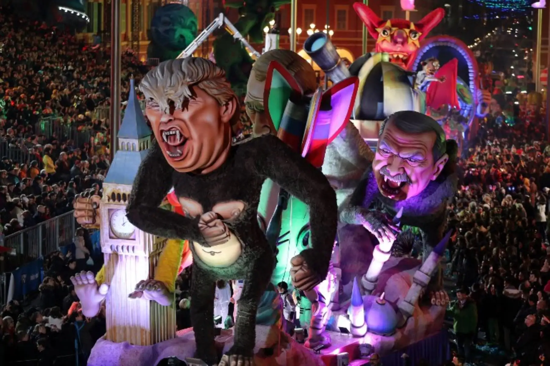 Desfile de la edición 134 del Carnaval de Niza, en la carroza "El planeta de los simios" representando al presidente  Donald Trump, al presidente de Russian Validimir Putin y al presidente turco Recep Tayyip Erdogan Foto:AFP