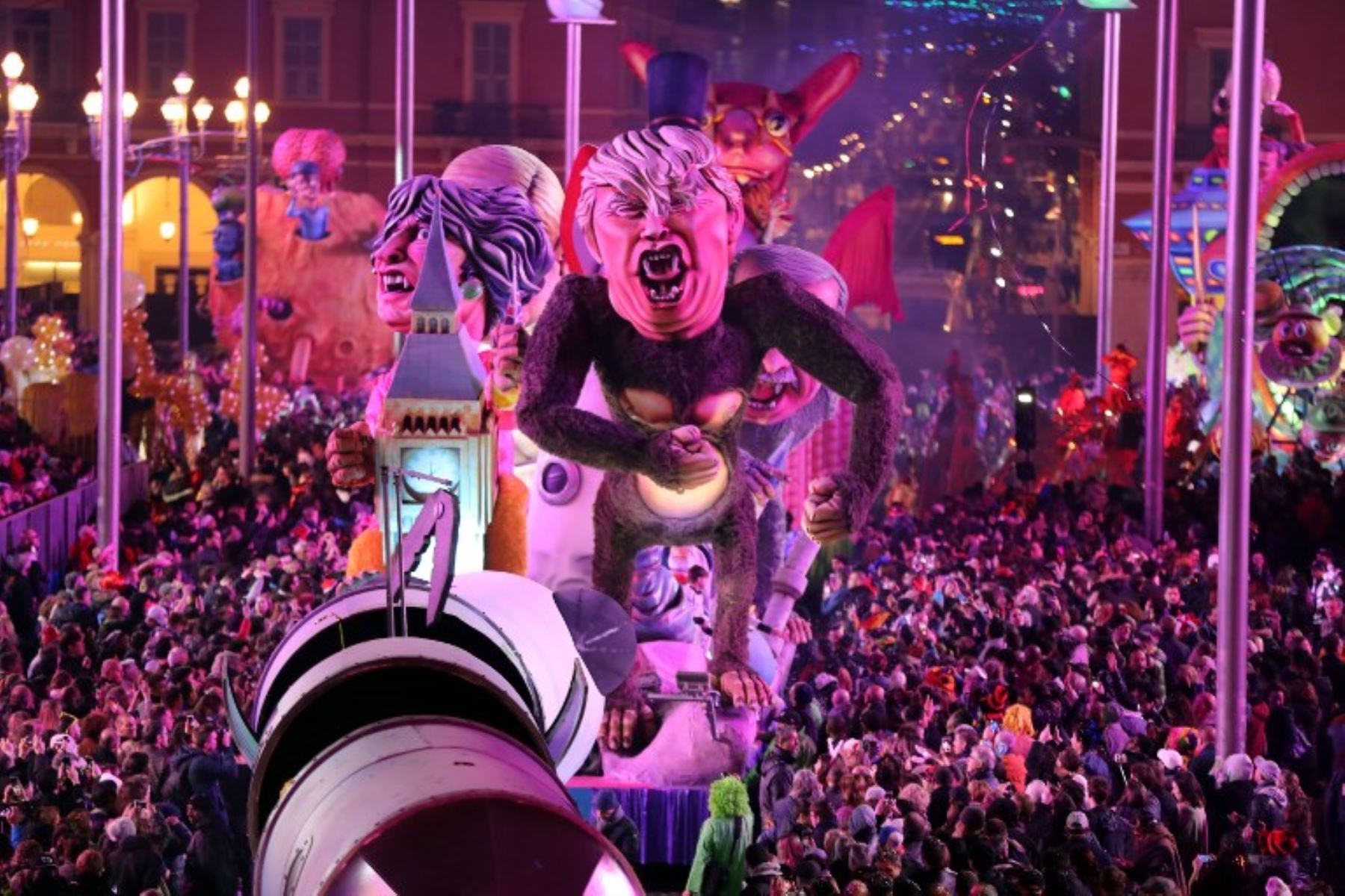 El carnaval  de Niza edición 134 celebra este año el "Rey del espacio".en el sureste de Francia.Foto:AFP