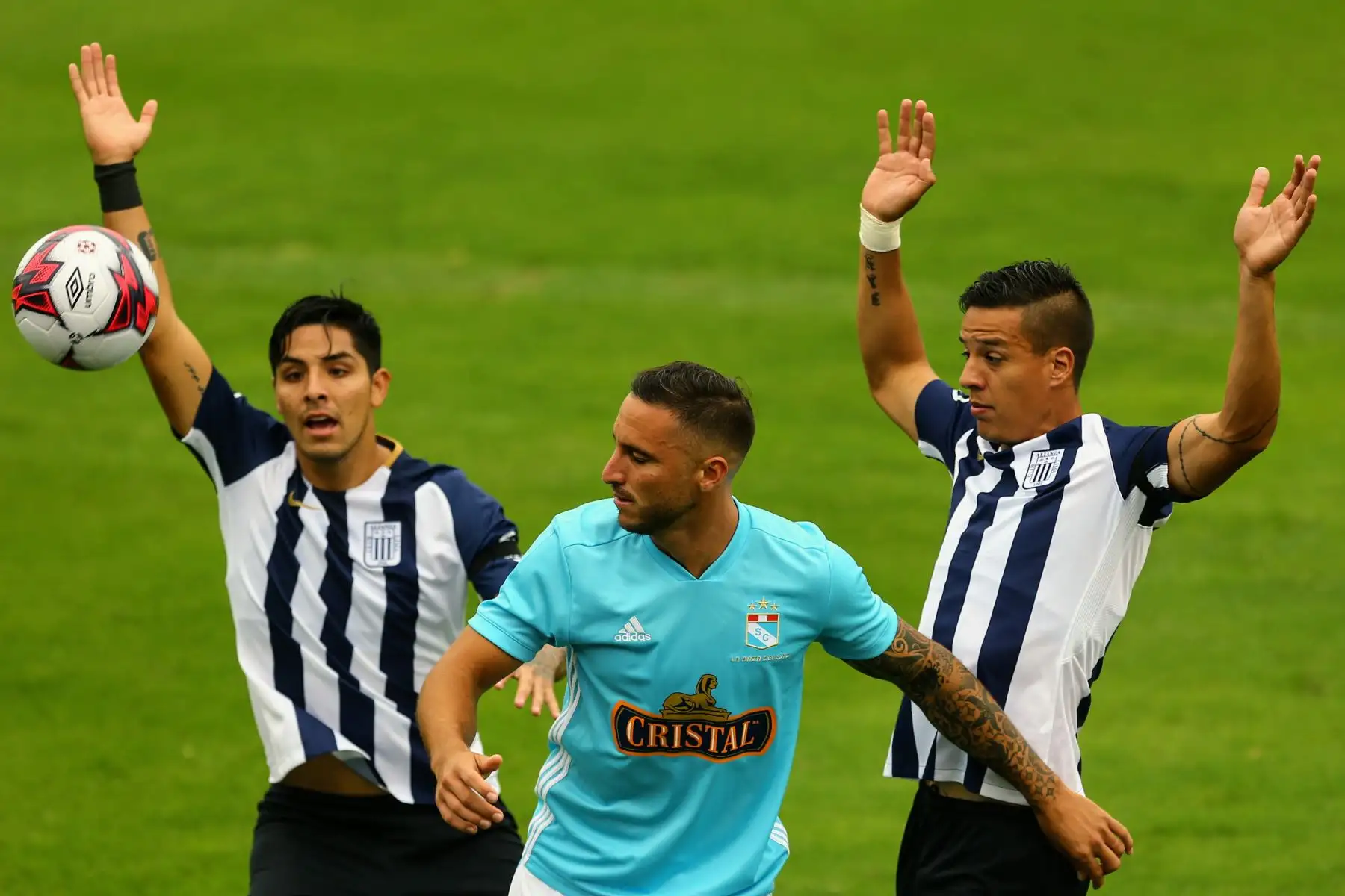 LIMA,PERÚ.FEBRERO 18. Alianza Lima y Sporting Cristal protagonizan el partido de la fecha en el estadio Alejandro Villanueva. Foto:Andina/Luis Iparraguirre