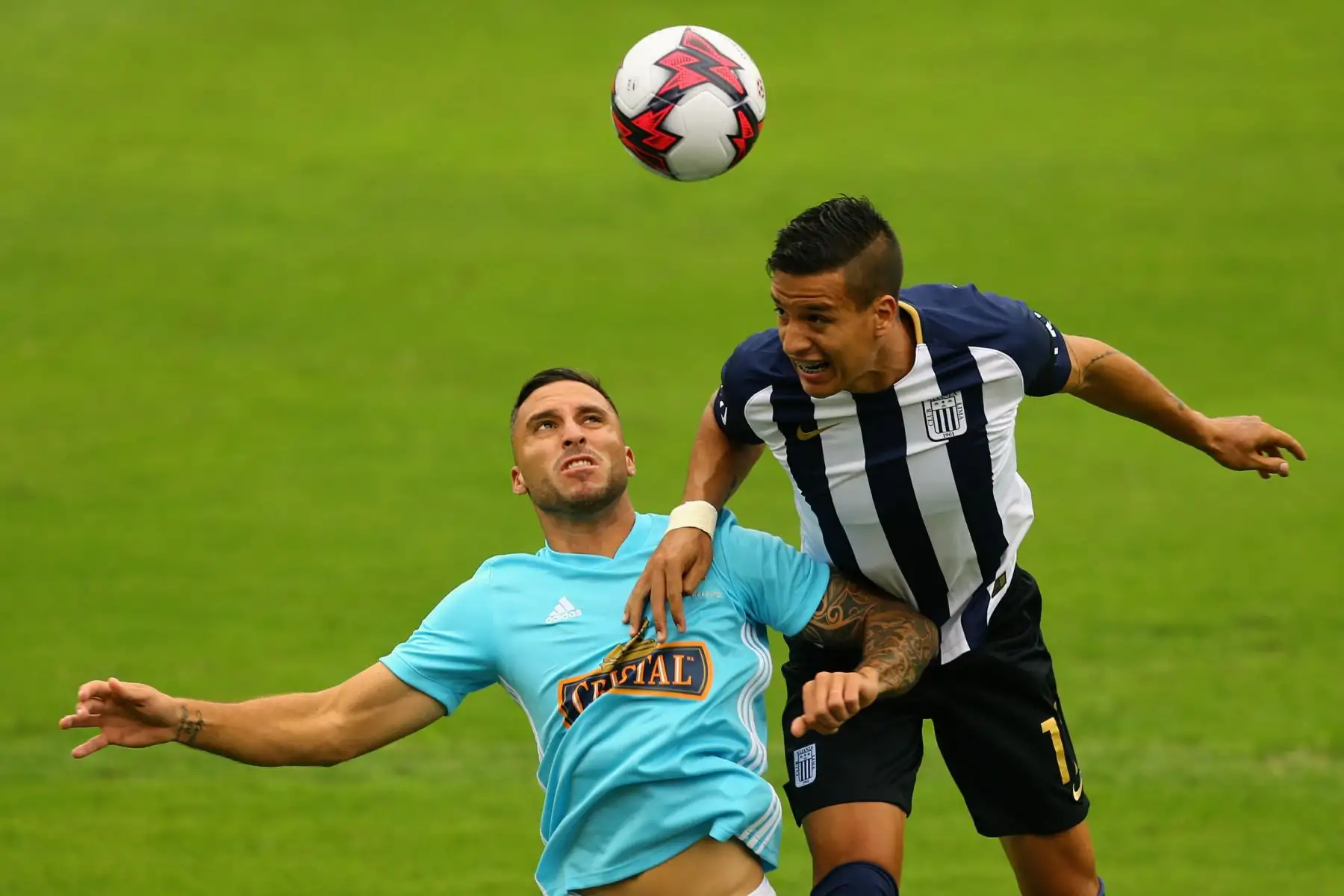 LIMA,PERÚ.FEBRERO 18. Alianza Lima y Sporting Cristal protagonizan el partido de la fecha en el estadio Alejandro Villanueva. Foto:Andina/Luis Iparraguirre