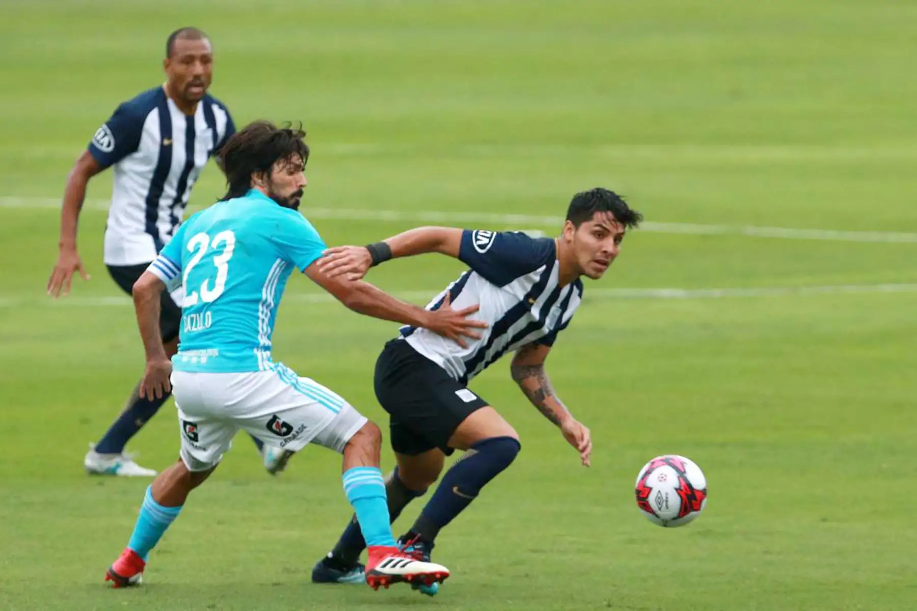 LIMA, PERÚ FEBRERO 18. Sporting Cristal gano 2 a 0 a  Alianza Lima, por  la tercera jornada, en el estadio Alejandro Villanueva. Foto: ANDINA/ Jhony Laurente