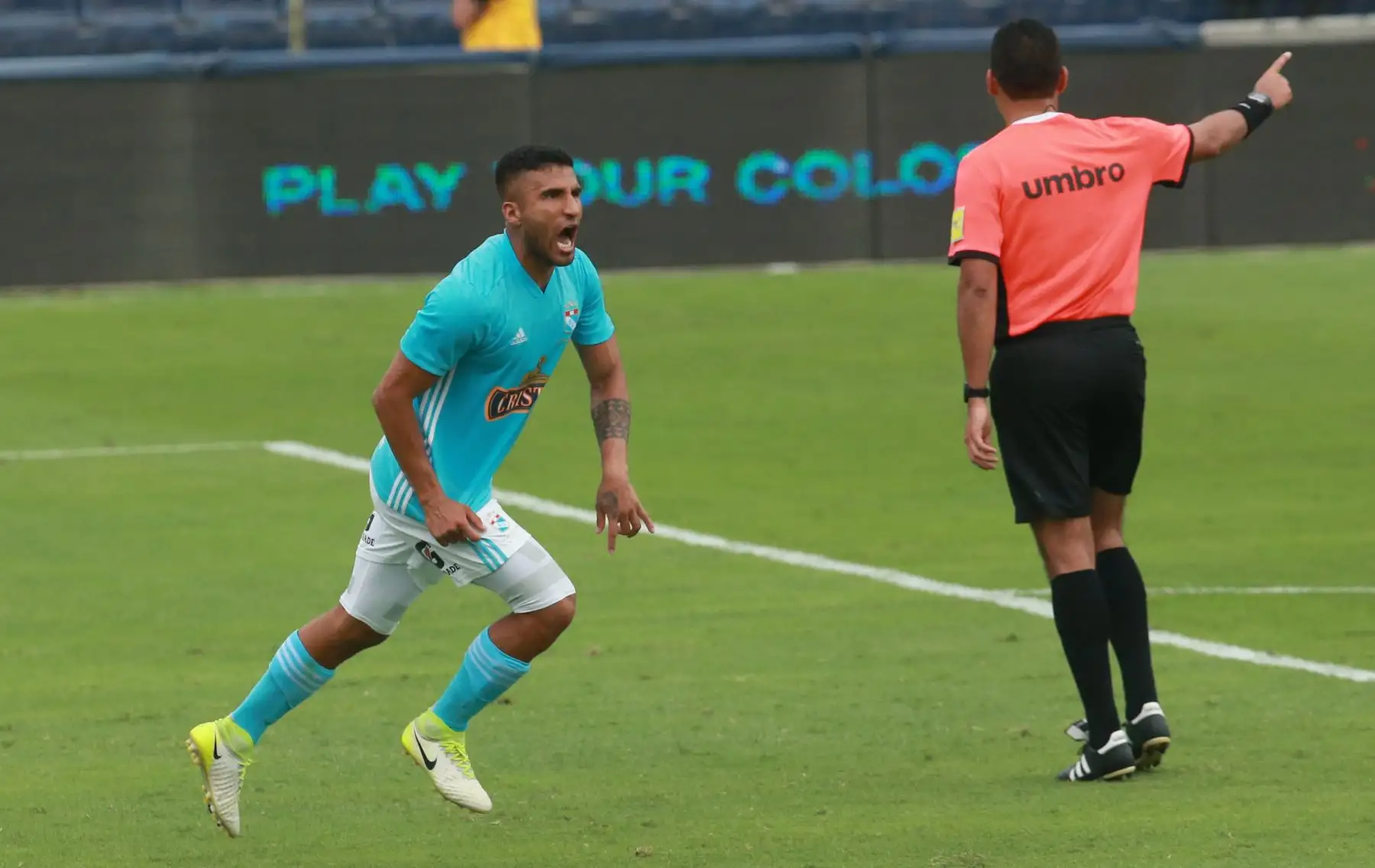 LIMA, PERÚ FEBRERO 18. Josepmir Ballón de Sporting Cristal celebra el segundo gol ante  Alianza Lima, por  la tercera jornada, en el estadio Alejandro Villanueva. Foto: ANDINA/ Jhony Laurente