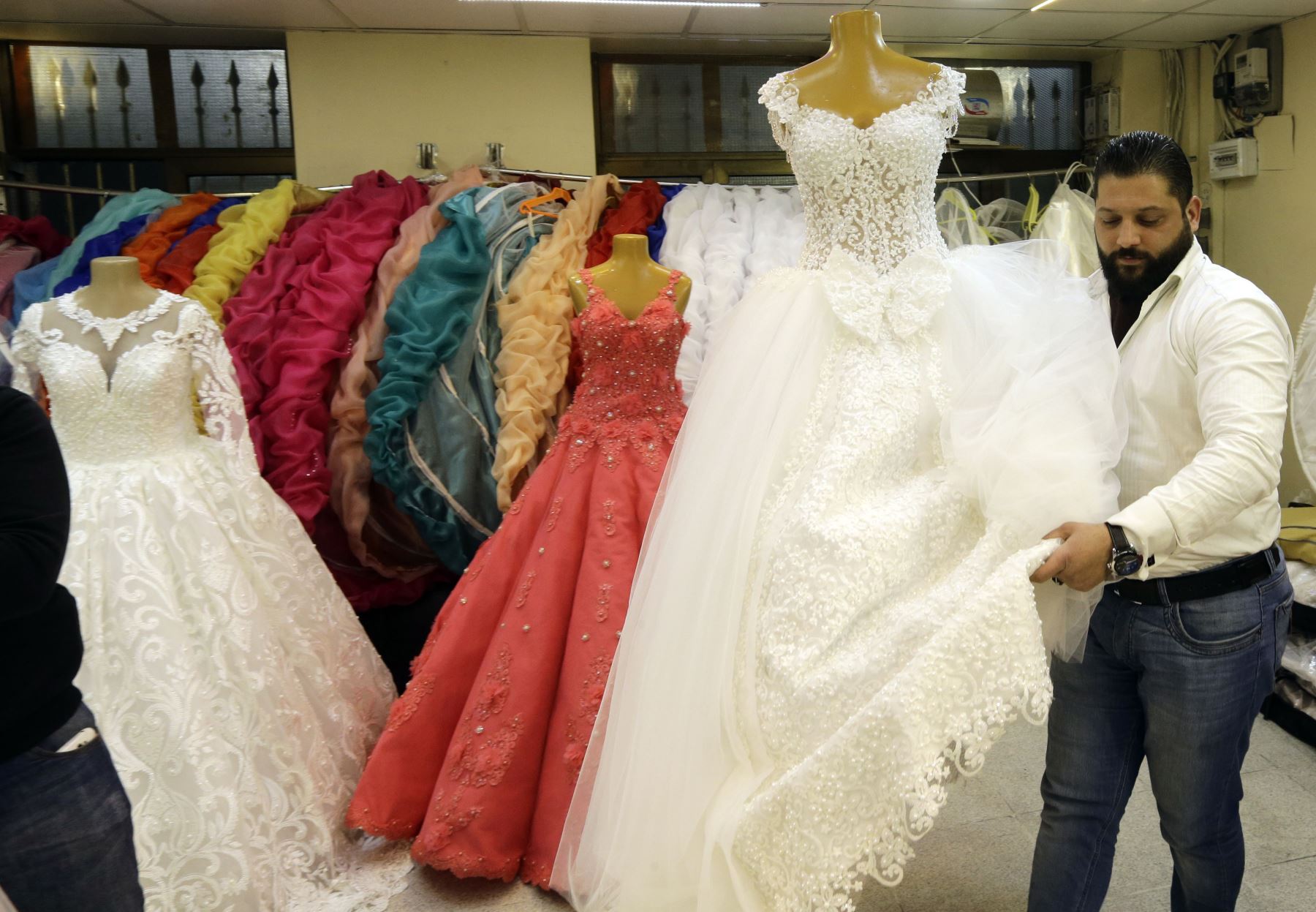 Tienda de vestidos de novia en Siria. Foto: AFP