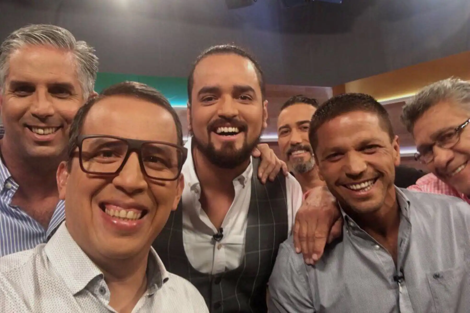 “Gol, gol, gol, gol, gol, goool, peruano”, celebraba con entusiasmo y optimismo Daniel Peredo las anotaciones de la selección nacional.