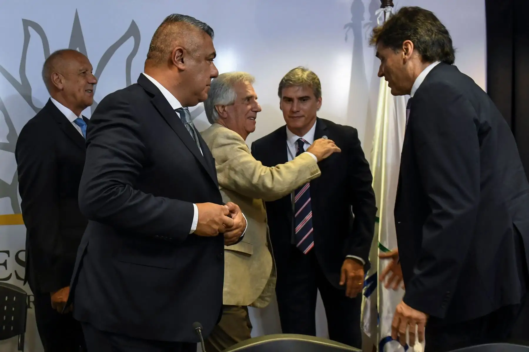 Presidente uruguayo en reunión por candidatura 2030. Foto: AFP